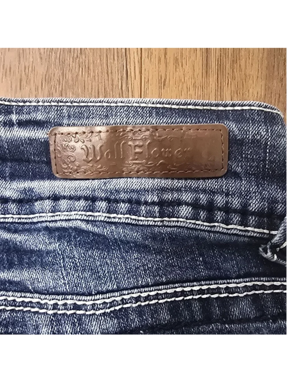 Women's WallFlower Blue Cropped Jeans with White Stitching, Size 7